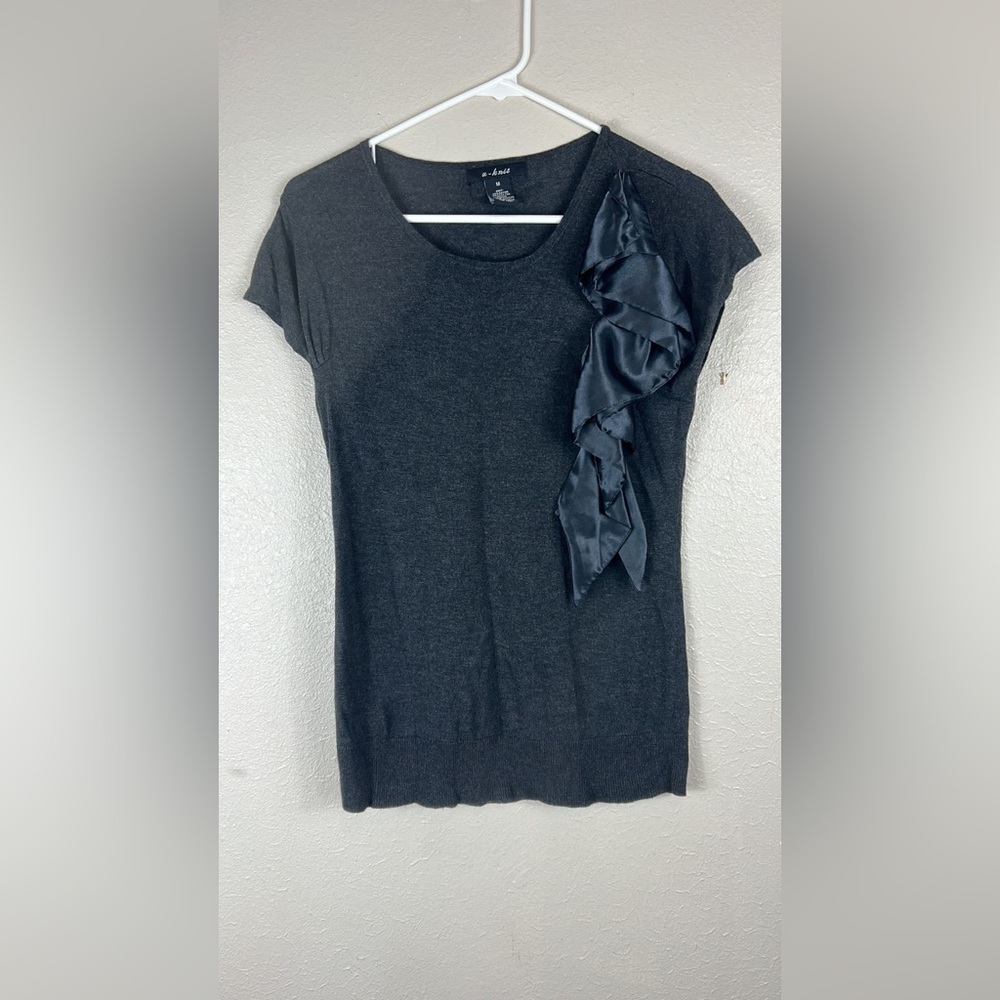 U-Knit M Tee Woman’s Gre Short Sleeve With Silky Ribbon Ruffled Down One Side.